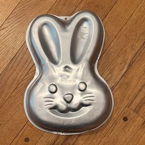 Wilton Silver Bunny Cake Pan